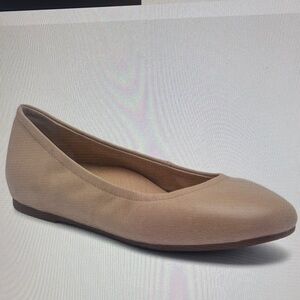 NWB Womens Abeo Promenade Flat Metatarsal. 9.5 sold at the walking company.